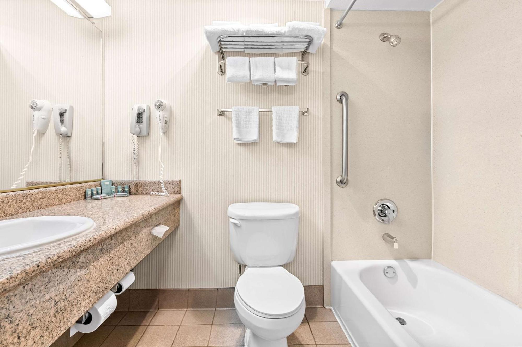Surestay Hotel By Best Western Кастро Вали Екстериор снимка