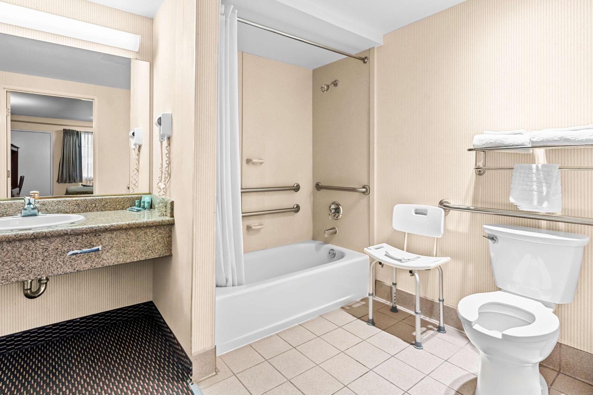 Surestay Hotel By Best Western Кастро Вали Екстериор снимка