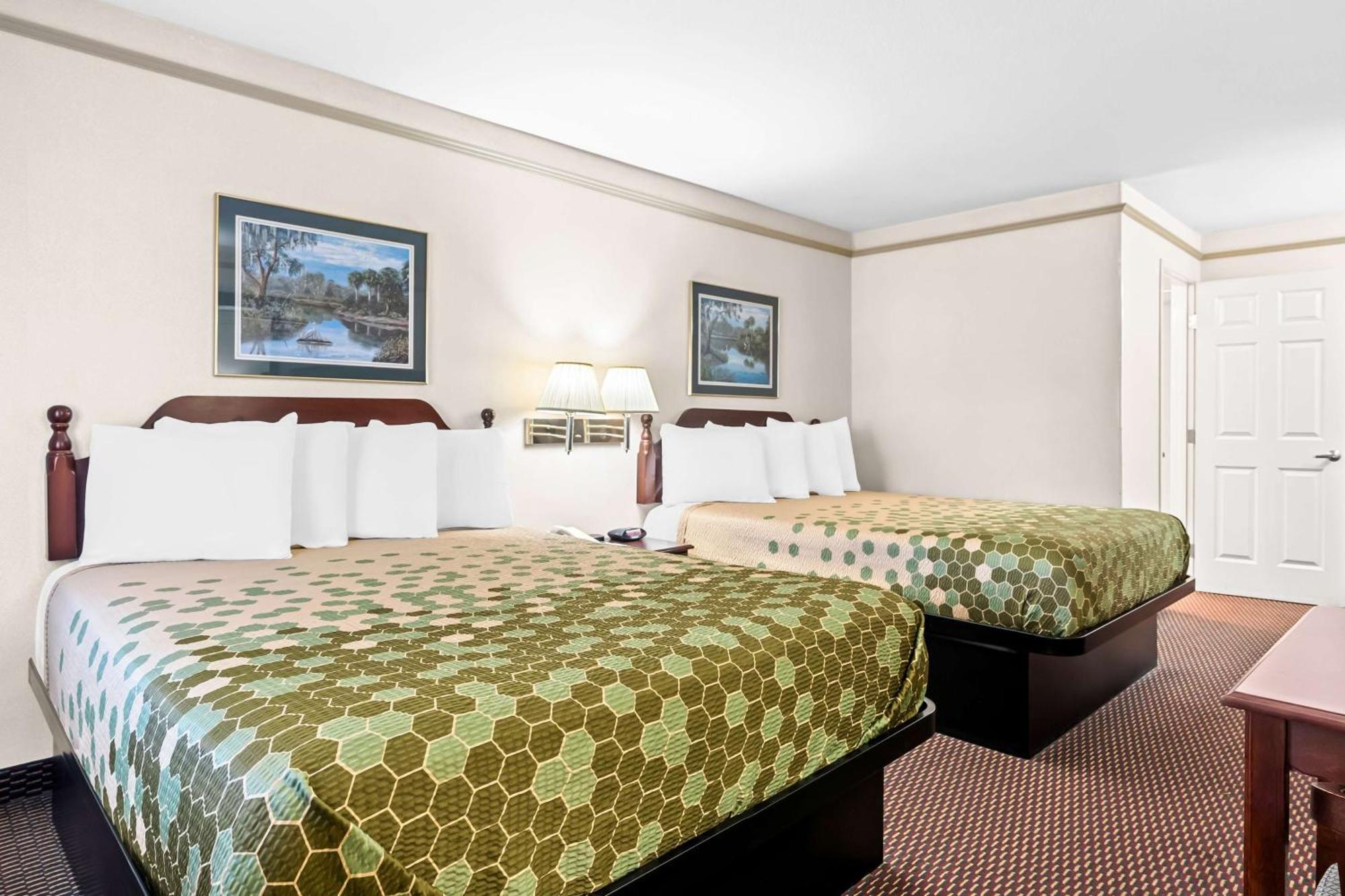 Surestay Hotel By Best Western Кастро Вали Екстериор снимка