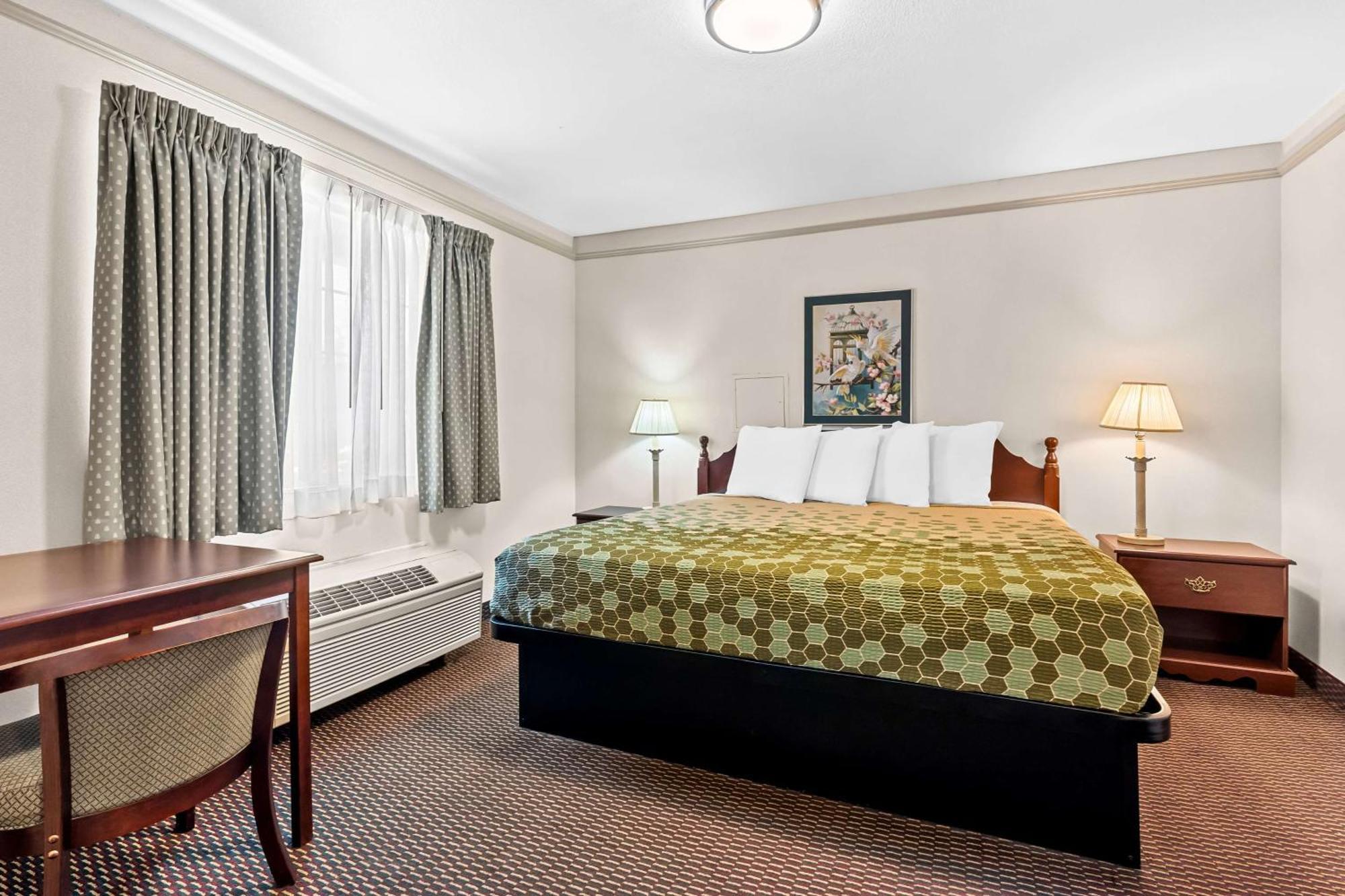 Surestay Hotel By Best Western Кастро Вали Екстериор снимка