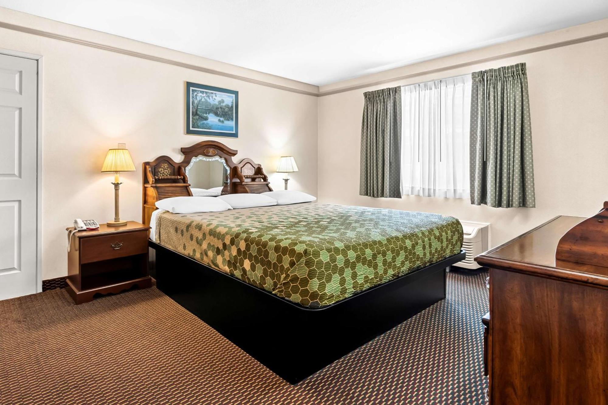 Surestay Hotel By Best Western Кастро Вали Екстериор снимка