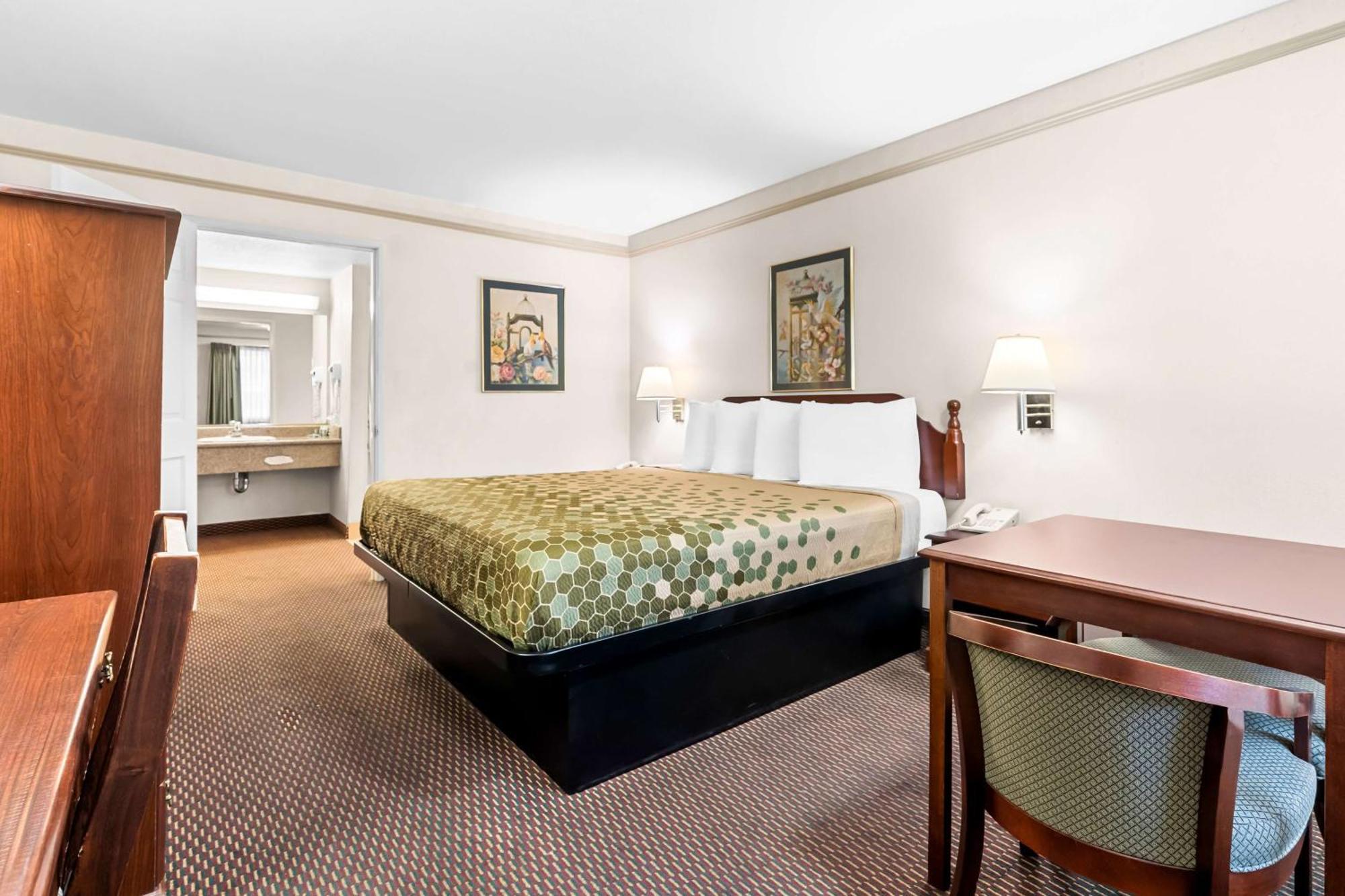Surestay Hotel By Best Western Кастро Вали Екстериор снимка