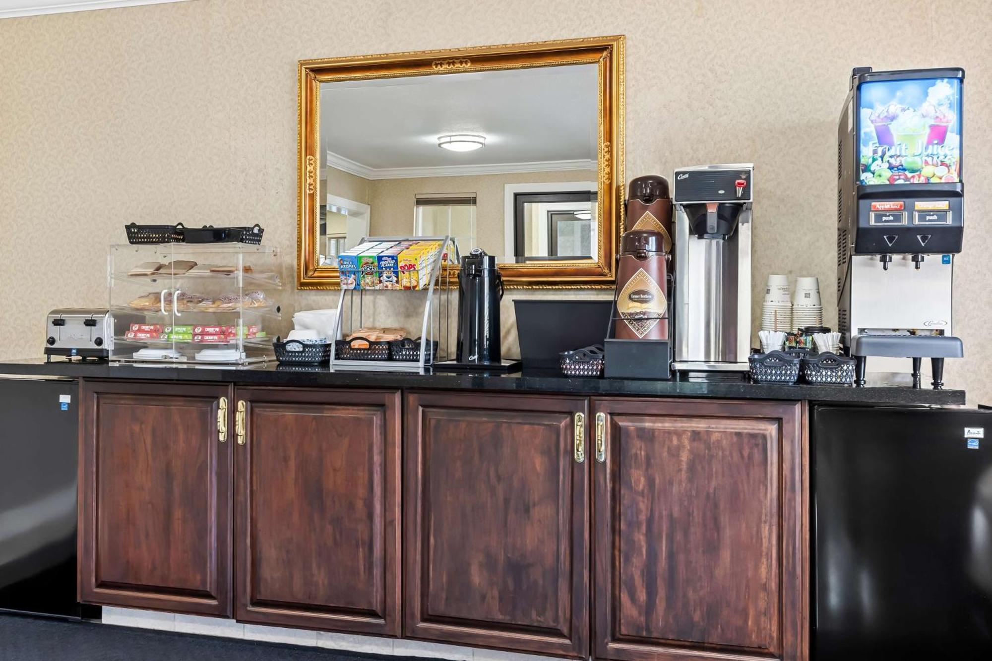 Surestay Hotel By Best Western Кастро Вали Екстериор снимка