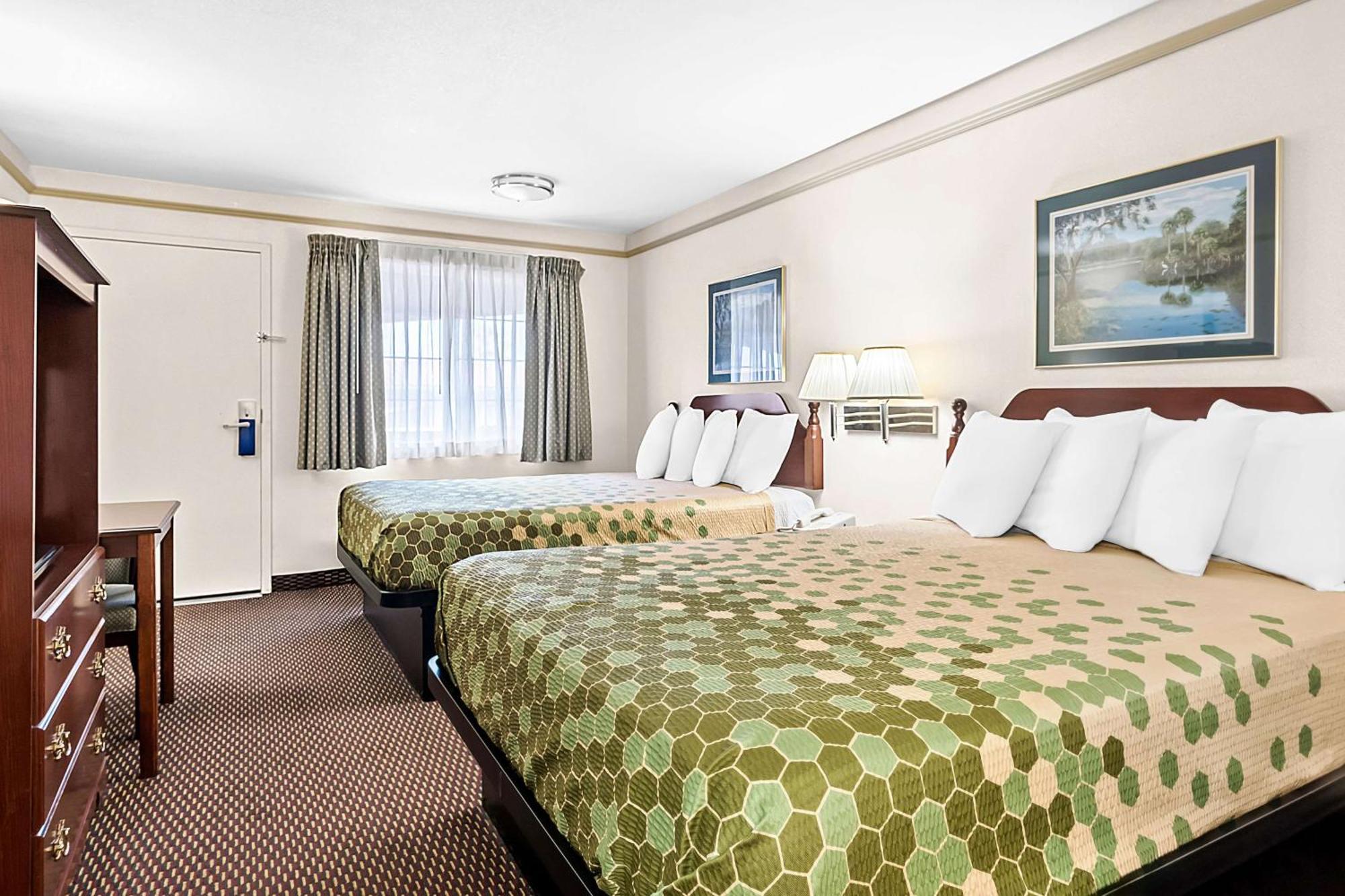 Surestay Hotel By Best Western Кастро Вали Екстериор снимка