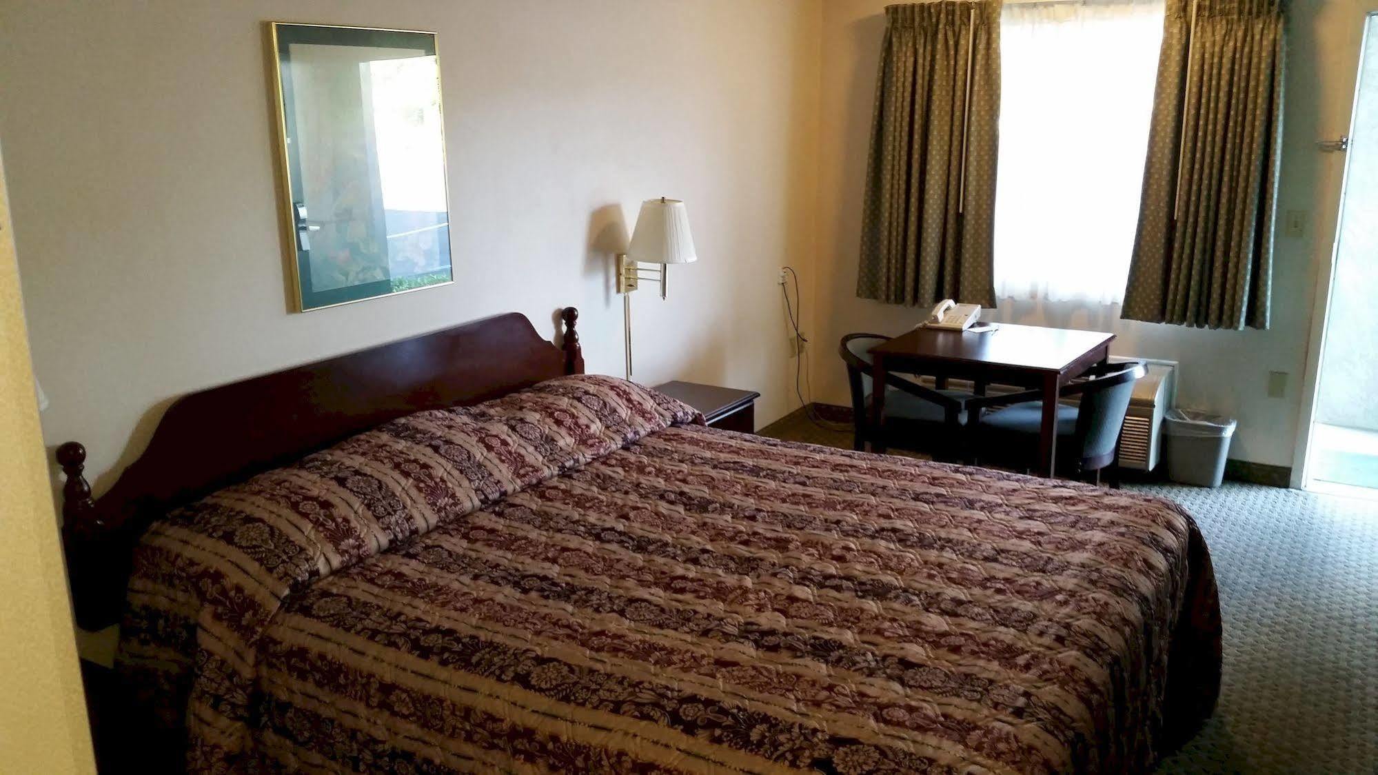 Surestay Hotel By Best Western Кастро Вали Екстериор снимка